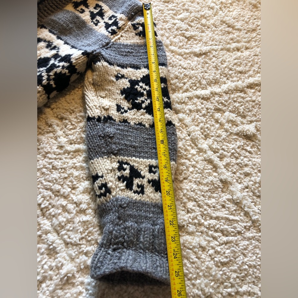 Vintage Cowichan Sweater - Picture 9 of 11
